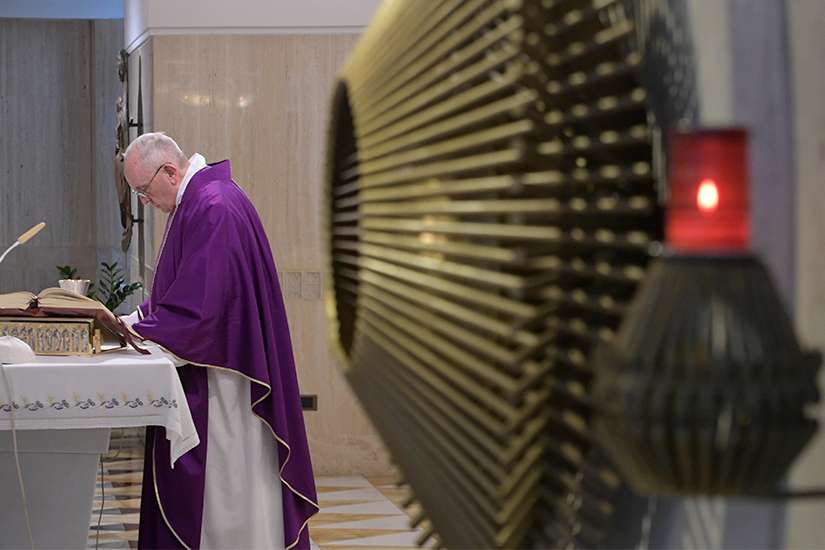 Lent is a time to chip away at hypocrisy, Pope Francis says