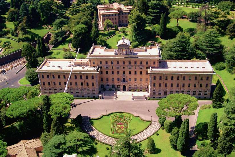 Pope, Council of Cardinals discuss decentralization of Vatican offices