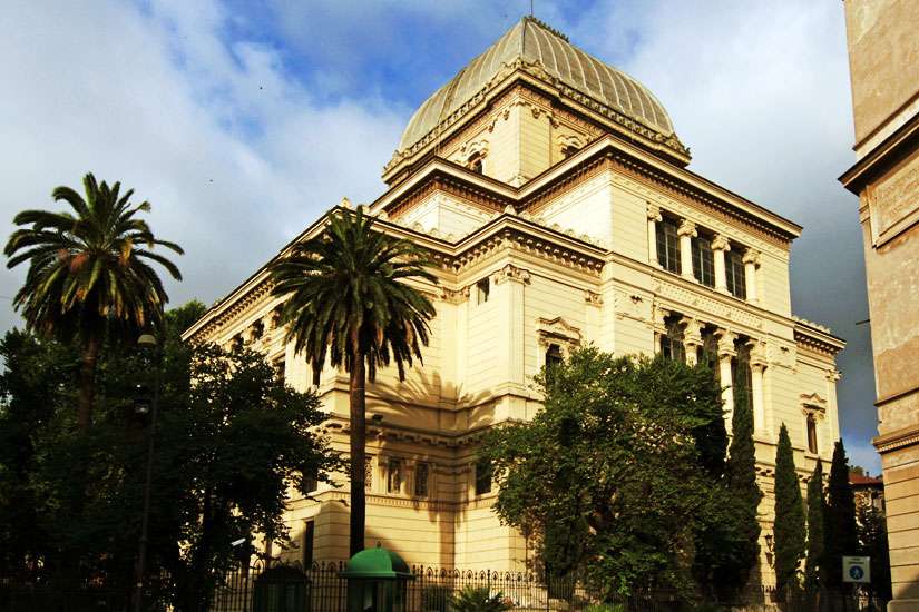 Synagogue visit is chapter in Rome's unique Catholic-Jewish history