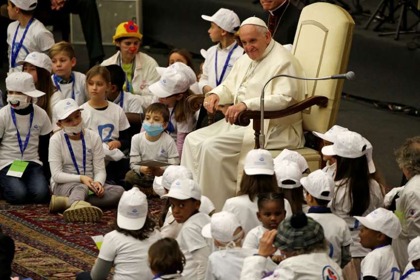 Corruption is cancer to health industry, Pope tells hospital staffers