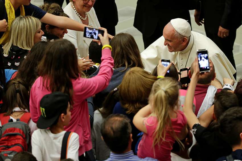 As school year ends, Pope tells students: Don't fear goodbyes, unknown