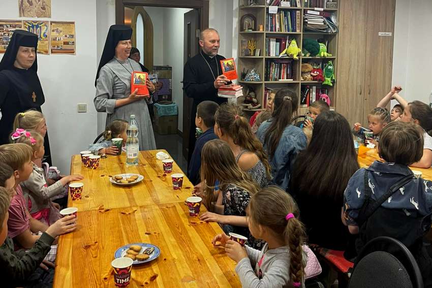 Religious Sisters labour to comfort those displaced by war in Ukraine