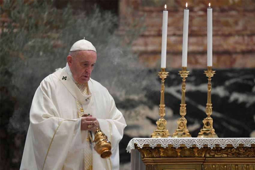 On Holy Thursday, Pope Francis thanks God for world's priests
