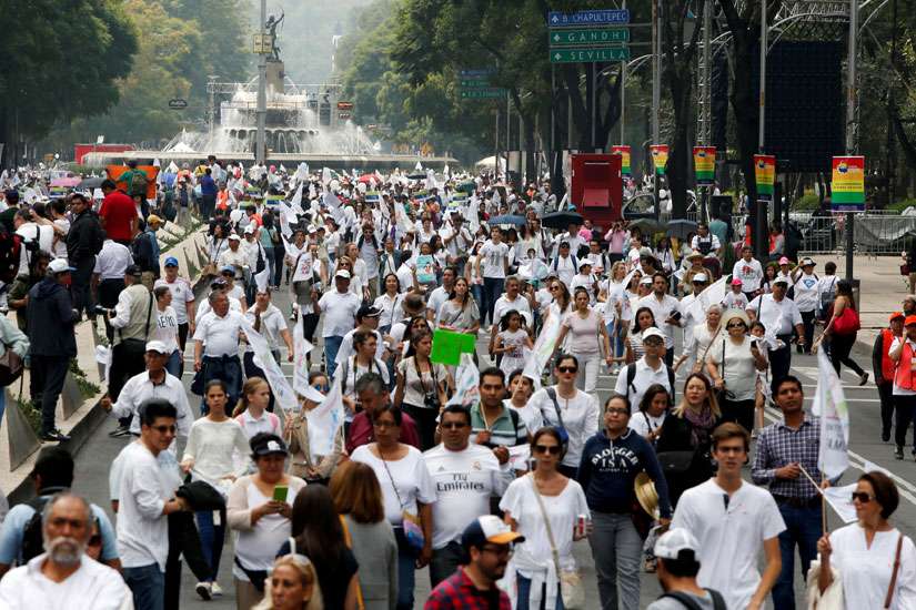 Pope Francis endorses Mexican bishops on family marches