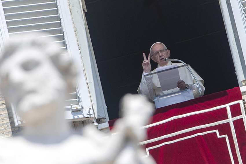 "Never throw away leftovers", help the hungry, Pope says