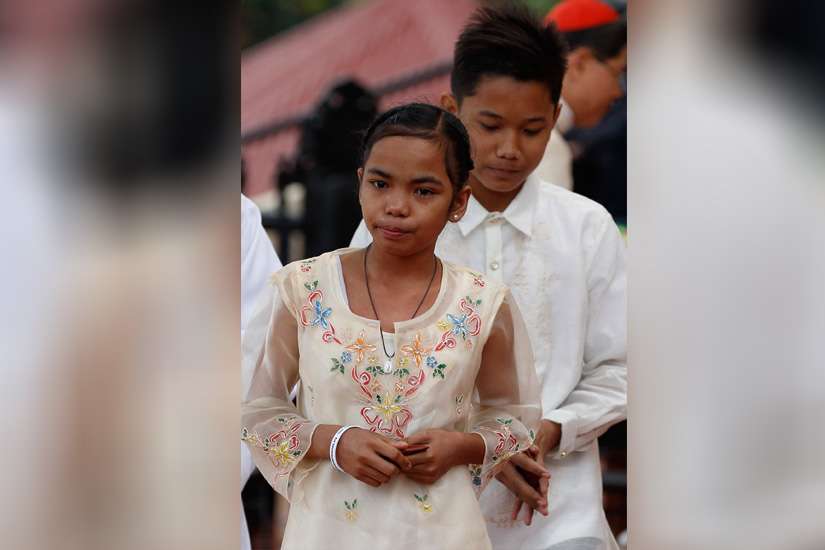 Tears often are only correct response to suffering, Pope tells youths