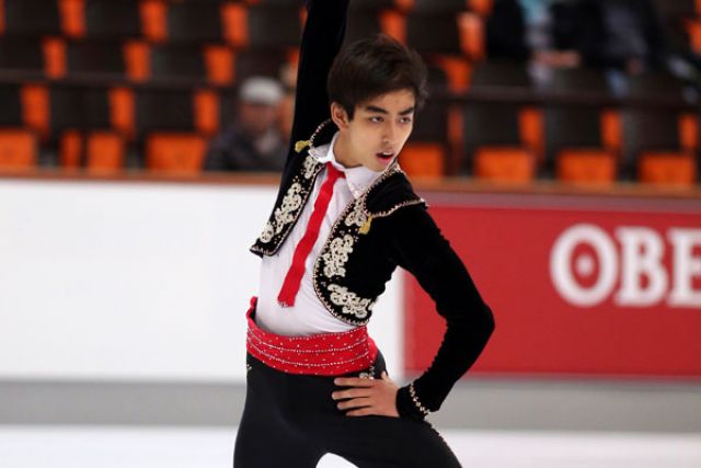 Filipino figure skater who can't always afford coach turns to prayer 