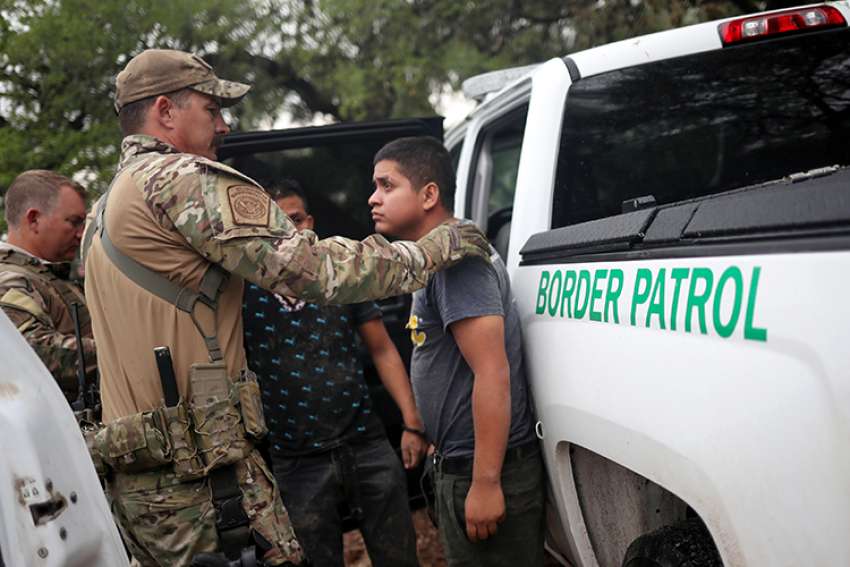 Pope sides with U.S. bishops' criticism of 'immoral' zero-tolerance illegal immigration policy