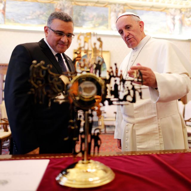 El Salvador's leader gives Pope bloodstained Romero relic 