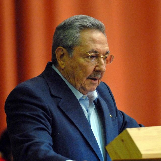 Castro says Cuba will free 2,900 political prisoners in spring 