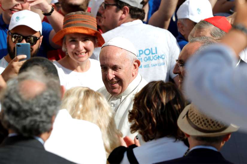 Pope Francis: Theologians must be people of compassion, prayer