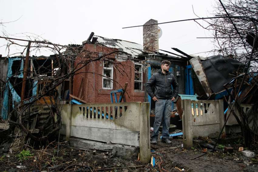 Travelling display notes struggle, hope of displaced Ukrainians