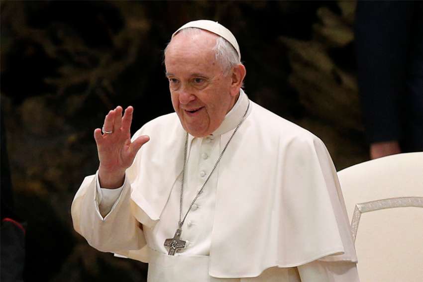 Pope Francis asks students to build synodal bridges