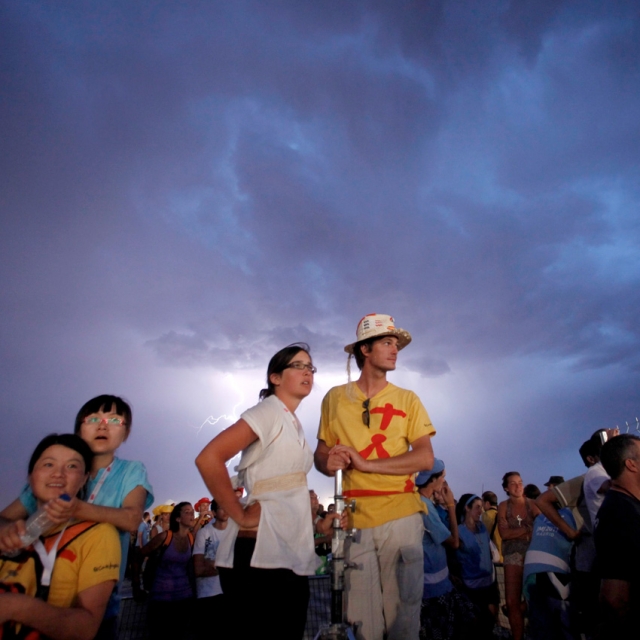 At WYD vigil, pope encourages young people to use prayer to find their life’s vocation