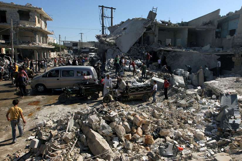 Innocent people pay the price for war in Syria, Pope says at Angelus