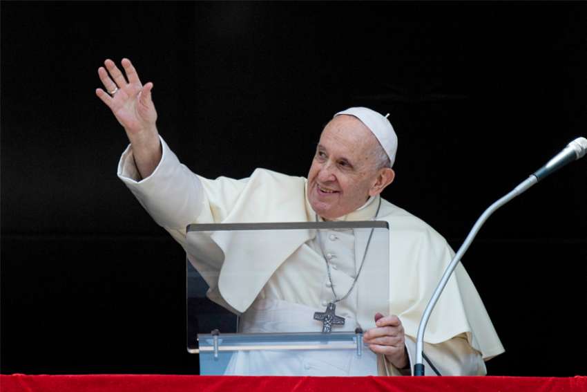 Seek God through a relationship with Christ, others, Pope Francis says at Angelus
