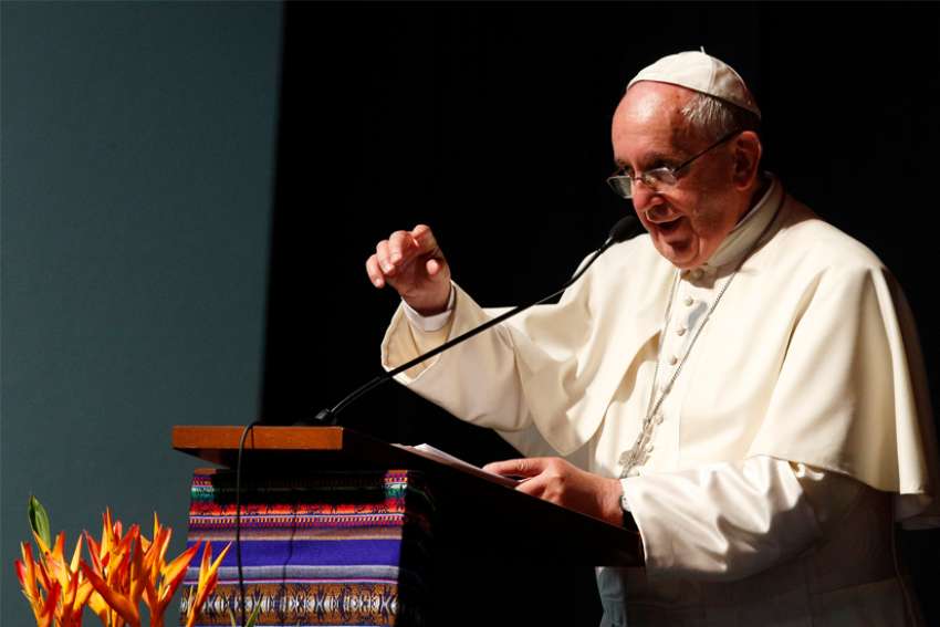 Pope Francis praises work of popular movements for social change