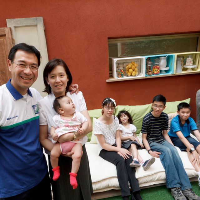 Large families find strength, grace at world meeting in Milan 