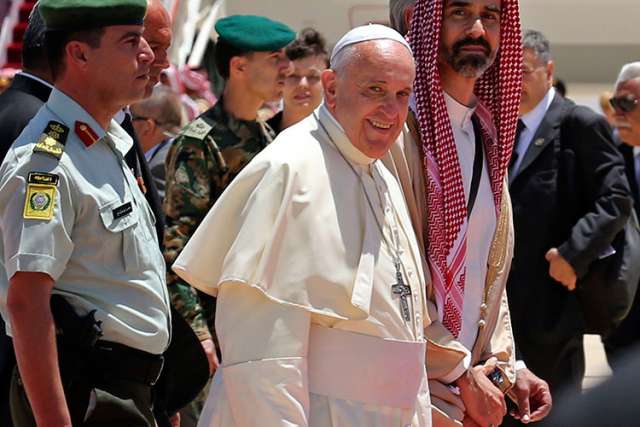 Pope invites Israel, Palestine leaders to Vatican