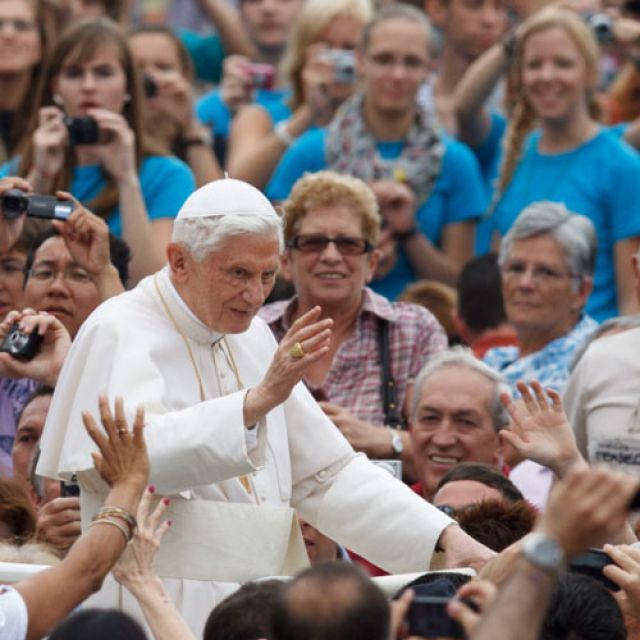 Vatican says 2.3 million people joined pope for Vatican events in 2012 