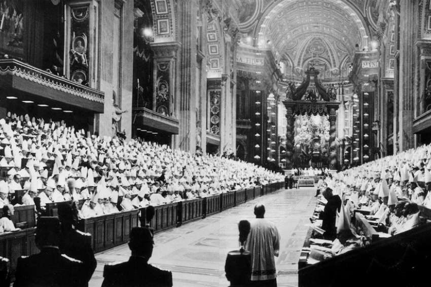 Pope Francis prays for unity of church as he celebrates anniversary of Vatican II