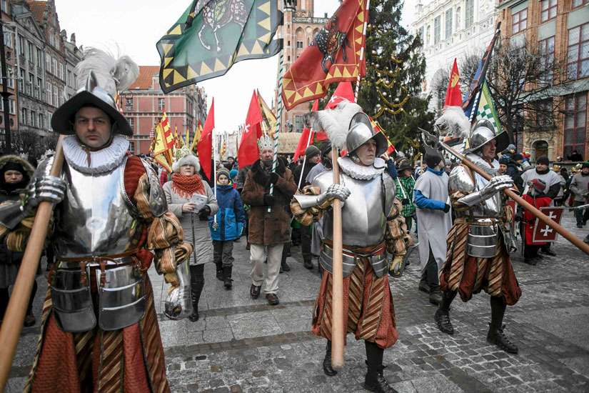 God created all people, desires to save them, Pope says on Epiphany
