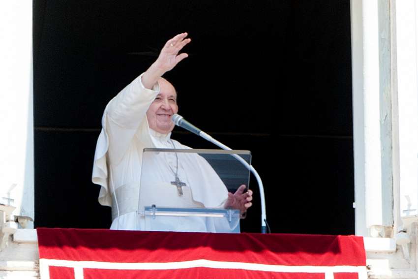 Show grandparents, the elderly that you care, Pope Francis tells young people
