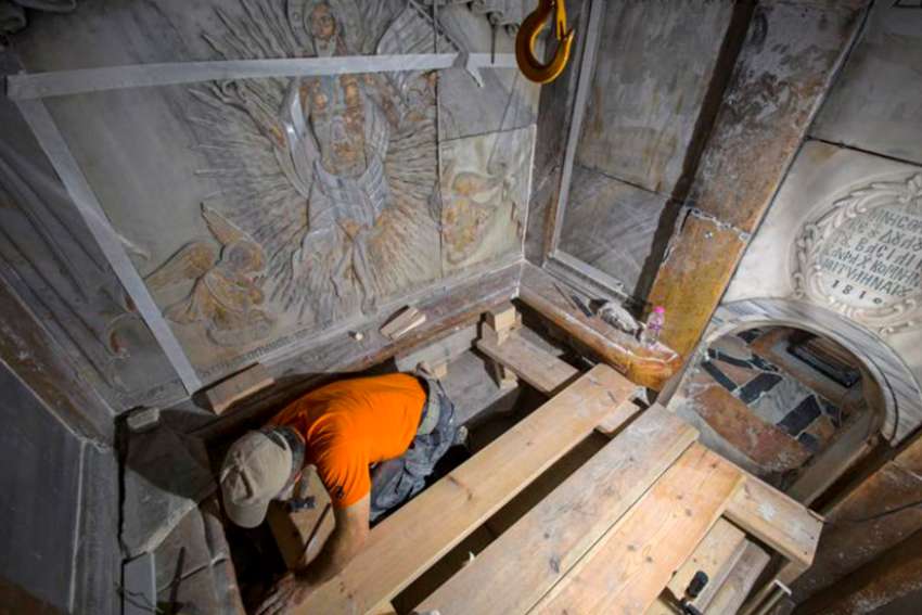Tests offer new information on date of site believed to be tomb of Christ