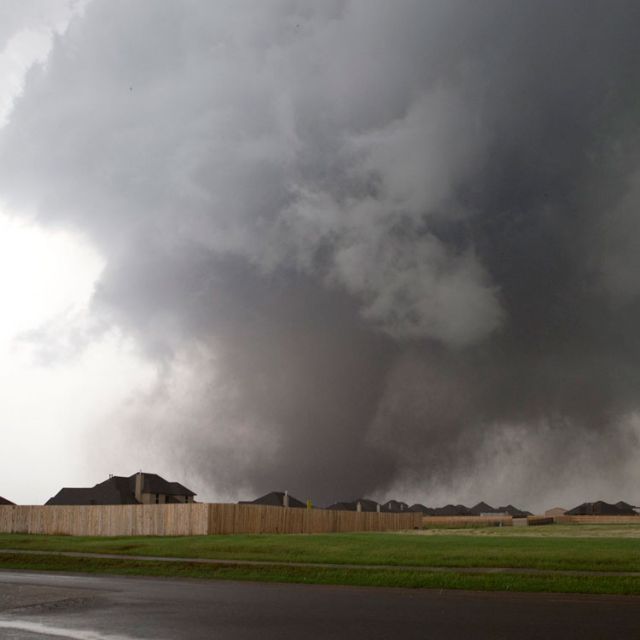 Pope prays for victims of Oklahoma tornado 