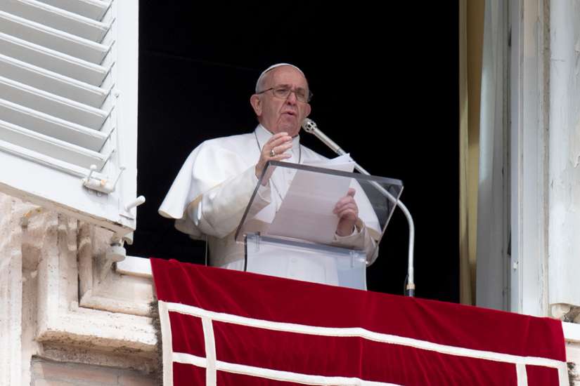 Regina Coeli: The Lord invites us to open our hearts to the Holy Spirit