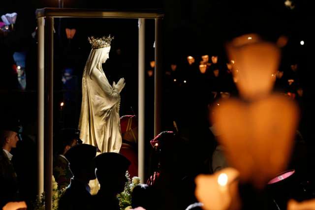 Soldiers lay down weapons for rosaries as they pray, pay homage to Mary