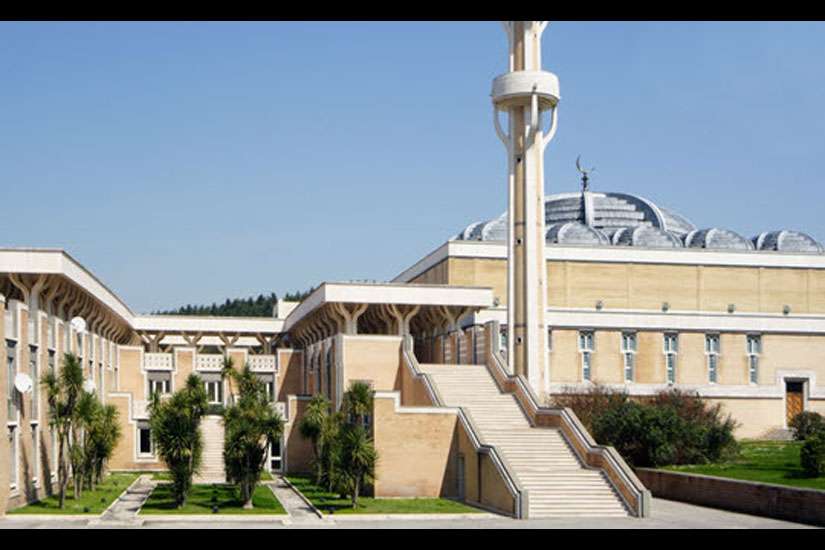 Pope receives official invitation to visit Rome's mosque