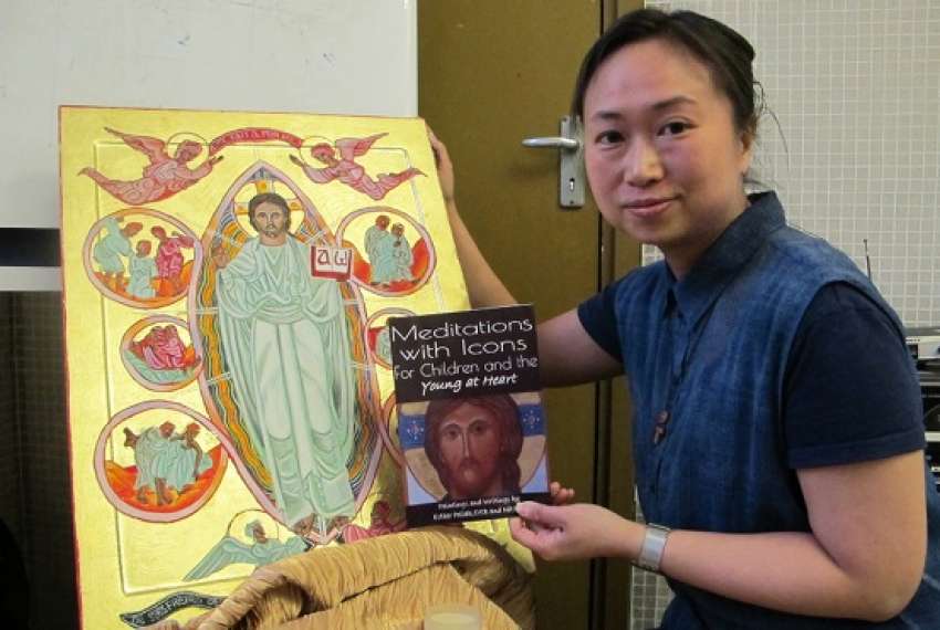 Hong Kong's first female icon painter helps people get closer to God