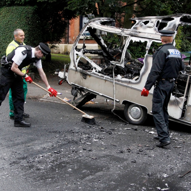 Nuns help London residents displaced by rioting 