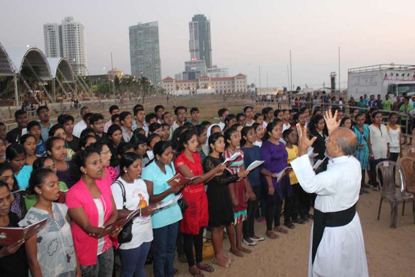 Sri Lankans work to finalize the little details for Pope Francis' visit