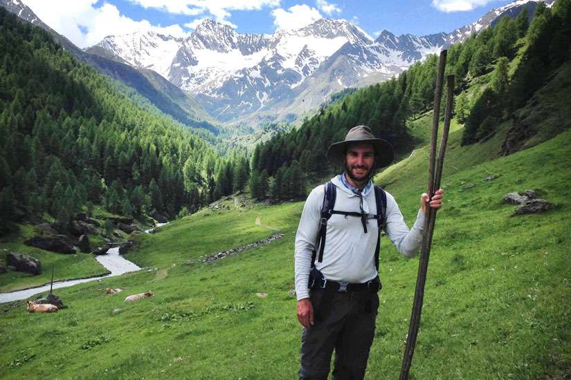 Pilgrims walk from Rome to World Youth Day