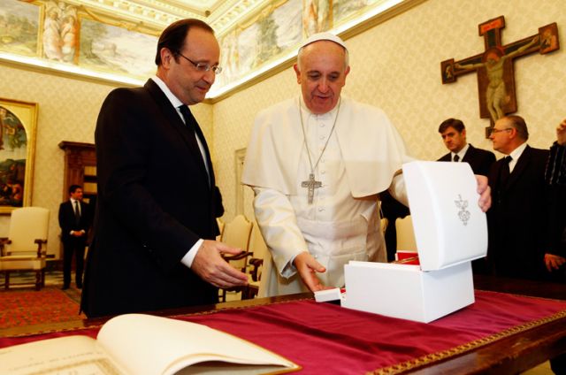 Pope, French president discuss controversial laws on family, bioethics 