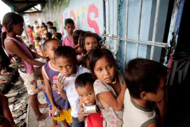 Hunger in a world of wasted food is a tragic paradox, Pope says