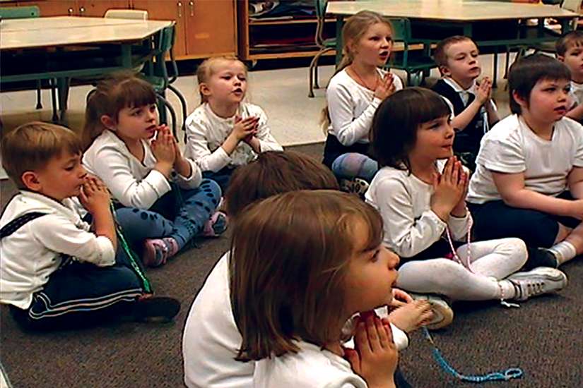 Apostolate brings rosary into classroom