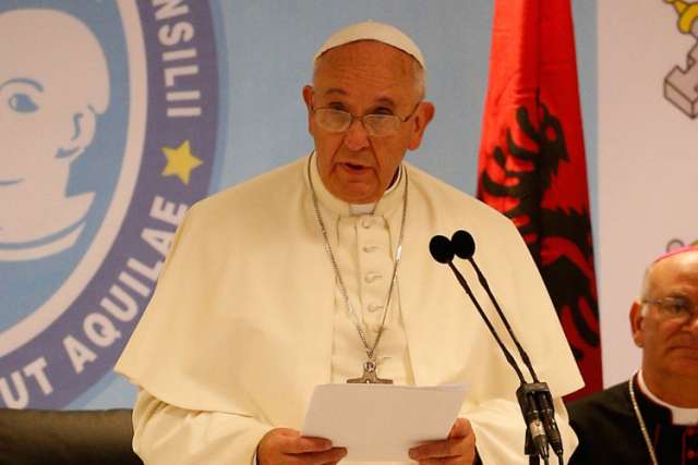 Pope Francis calls for 'globalization of charity' to protect migrants