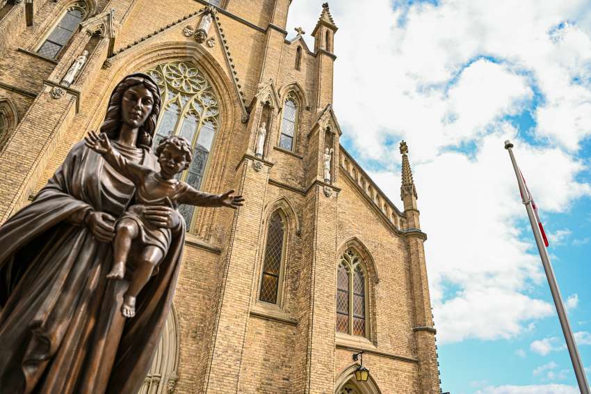 Canadian and U.S. bishops consecrate nations to Mary amid pandemic