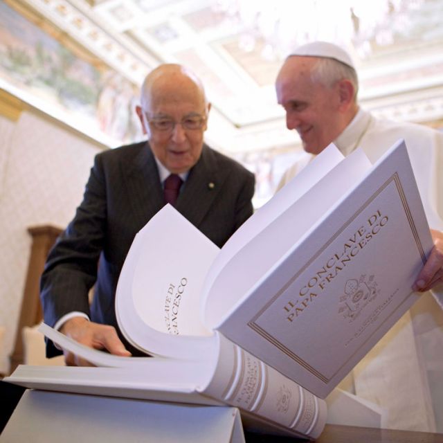 Religious freedom gets more lip service than guarantees, Pope says 