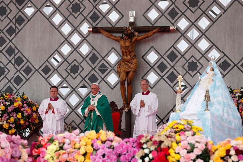 At final Mass in Colombia, Pope calls for change of culture