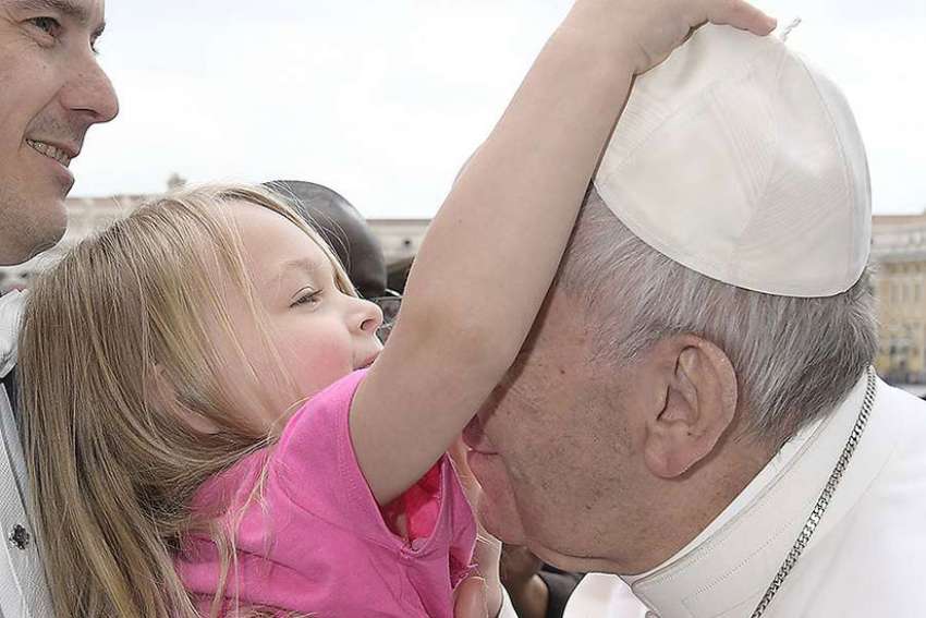 Watch this little girl steal Pope Francis' hat