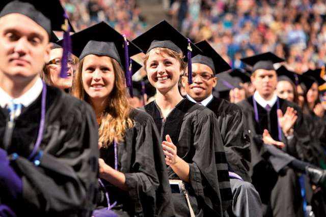 Graduates postpone careers for volunteering
