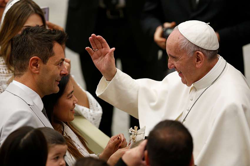 Don't fall for idolatry when difficulties arise, Pope says