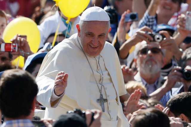 Pope: New attitude of 'evangelical service' must take hold at Vatican
