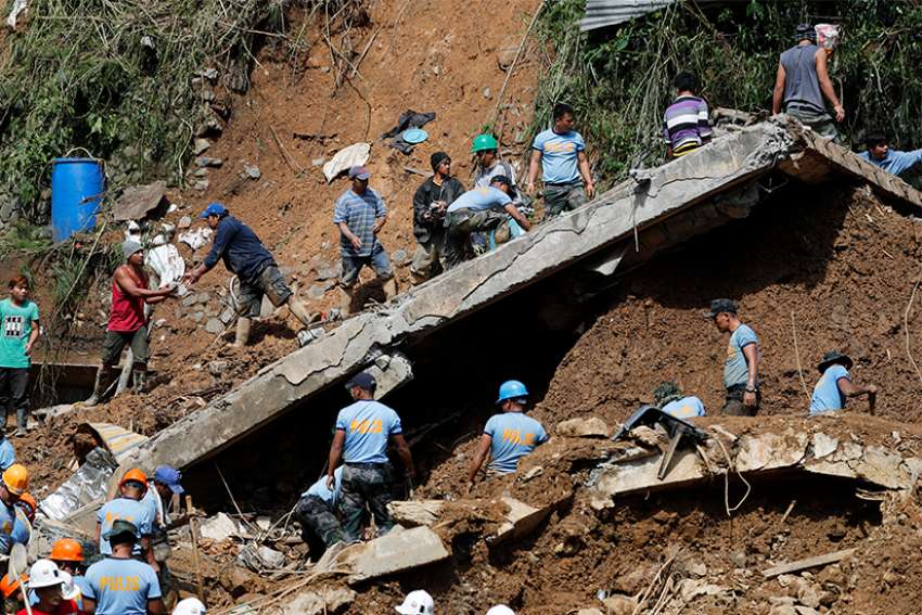 Rescue workers continue search for missing Filipinos after Typhoon Mangkhut