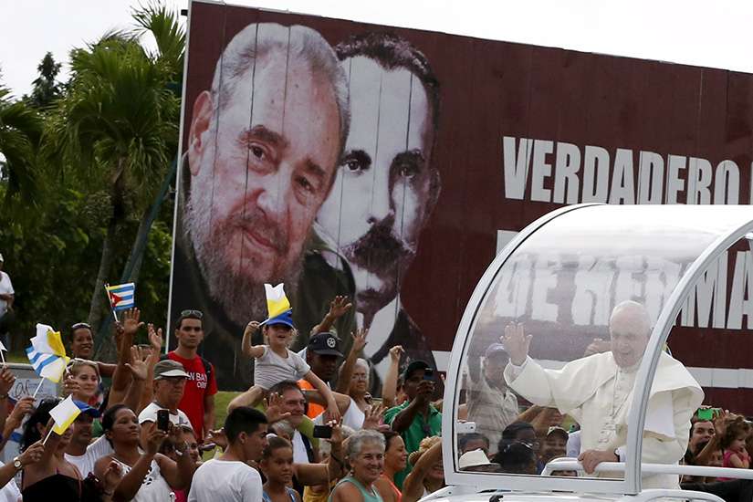 Pope visits Fidel Castro before formal meeting with Cuba's president