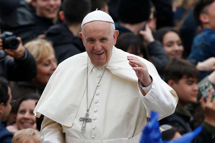 Pope urges Catholics to be moved by the joy of the Resurrection